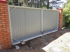 Распашные ворота с ручным управлением - пример 1 фото в Адлере