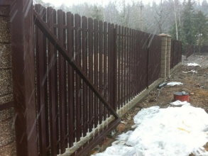 Забор из евроштакетника в шахматном порядке 122 метра фото в Адлере