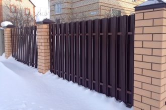 Забор из евроштакетника в шахматном порядке 30 метров фото в Адлере