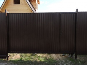 Ворота из профнастила откатные - пример 11 фото в Адлере