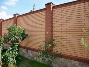 Кирпичный забор сплошной 80 метров фото в Адлере