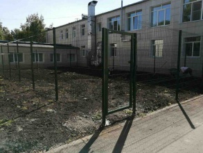 3D заборы для школы 15 метров фото в Адлере