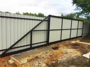 Откатные ворота с ручным управлением - пример 1 фото в Адлере