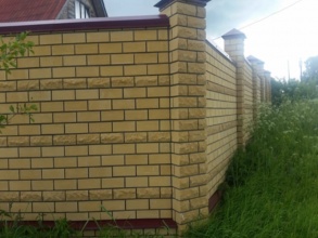 Кирпичный забор сплошной 40 метров фото стоимость под ключ