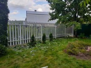 Забор из евроштакетника с забивными столбами 25 метров фото в Адлере