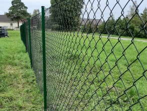 Забор из сетки рабицы в натяг 80 метров фото в Адлере
