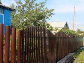 Забор из евроштакетника с утрамбовкой щебнем 48 метров фото в Адлере