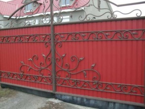 Кованые заборы с профнастилом 150 метров фото в Адлере