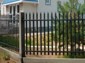 Сварные заборы на ленточном фундаменте 12 метров фото в Адлере