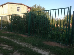 Сварные заборы с забивными столбами  80 метров фото в Адлере