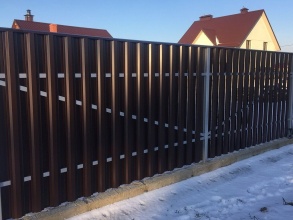 Забор из евроштакетника в шахматном порядке 10 соток фото в Адлере