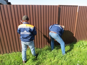 Забор из профнастила с утрамбовкой щебнем 79 метров фото в Адлере